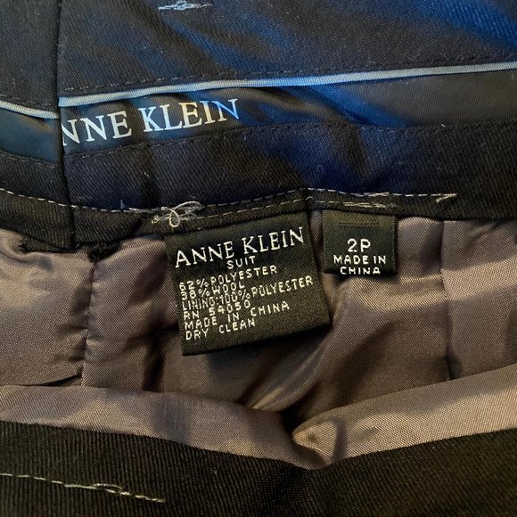 Anne Klein 2pc Dark Grey Pinstripe Suit 2P - Picture 9 of 9